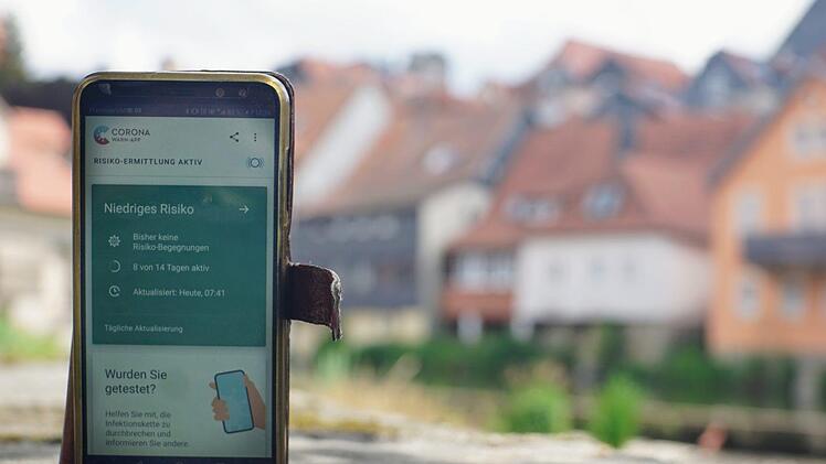 In Kronach gibt es nur noch vier Corona-Patienten. Lohnt es sich dennoch, die Corona Warn App zu installieren?Foto: Bastian Sünkel