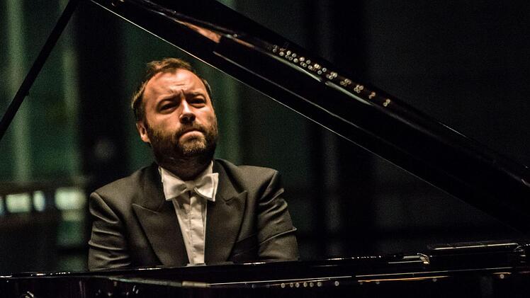 Beeindruckend: Der Pianist Piotr Salajczyk gestaltete eine außergewöhnlichen Klavierabend in Coburg.Foto: Jochen Berger