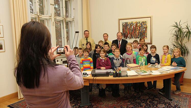 Gruppenfoto im Büro von Peter Werndl