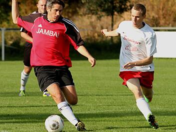 Spielertrainer Stefan Seufert (links) steht mit seinen Sportfreunden Steinbach am Sonntag gegen den RSV Unterschleichach vor einer wichtigen Partie im Titelrennen der A-Klasse Schweinfurt 5.