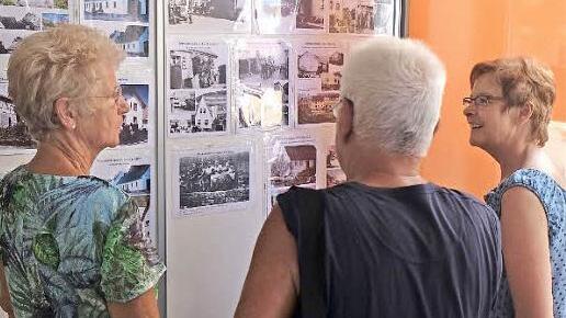 Ausstellung historischer Fotos und Gegenstände im alten Rathaus. Foto: Gerd Schaar