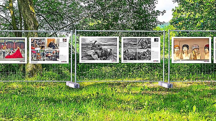Keine Galerie mit wei&szlig;en W&auml;nden, sondern Kunst unter freiem Himmel: Dieses &bdquo;Mock-up&ldquo; von J&uuml;rgen Hormuth zeigt, wie das Projekt &bdquo;Atelier Bauzaun&ldquo; den Ebermannstadter Stadtpark in eine Ausstellung verwandeln soll.Barbara Hollfelder