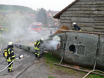 Der Absturz eines Helikopters zog bei einer Schauübung zum 140. Bestehen der Gauaschacher Wehr unzählige Schaulustige an. Die Erwartungen der Verantwortlichen wurde bei weitem übertroffen. Foto: Jana Keul (Archiv)