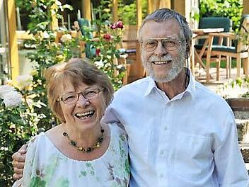 Seit 50 Jahren glücklich verheiratet sind Elisabeth und Hans-Hermann Beuerle im Königsberger Stadtteil Römershofen.  Foto: Gerold Snater