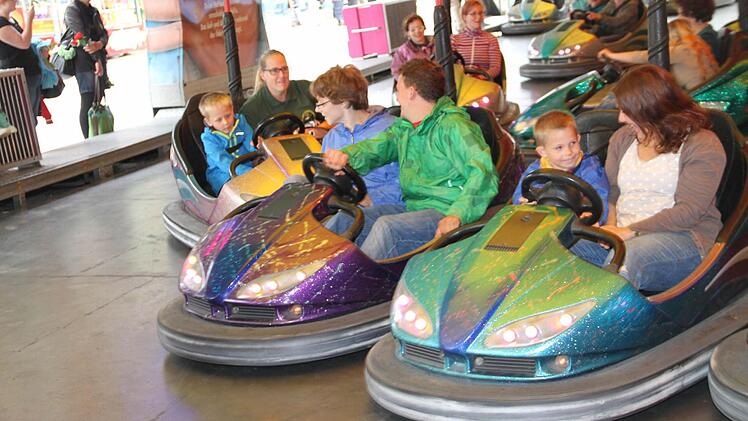 Autoscooter macht allen Kindern Spaß.