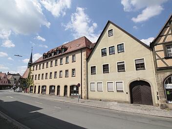 Die Gebäude Bamberger Straße, (von links) Nummer 3 und 5, werden komplett abgerissen.  Fotos: Josef Hofbauer