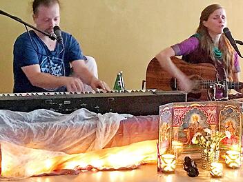 "The Love Keys" spielten asiatisch inspirierte Meditationsmusik in Zeil.