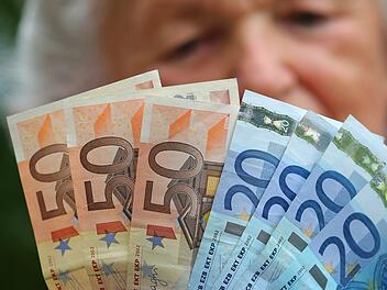 Wie geht es weiter mit der Grundrente? Nun hat Markus Söder ein Konzept für den Kampf gegen Altersarmut vorgelegt. Symbolbild:  Karl-Josef Hildenbrand/dpa