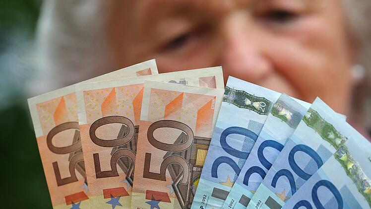 Wie geht es weiter mit der Grundrente? Nun hat Markus Söder ein Konzept für den Kampf gegen Altersarmut vorgelegt. Symbolbild:  Karl-Josef Hildenbrand/dpa