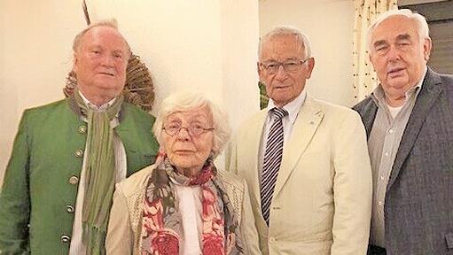 Sie arbeiten seit 30 Jahren im Gesundheitspolitischen Ausschuss auf Bezirks- und Landesebene und wurden zu Ehrenmitgliedern ernannt (v.:l.): Richard Eichelsd&ouml;rfer, Edith Heger, Reinhard Hautmann und Hans-J&uuml;rgen Dittmann aus Eggolsheim.