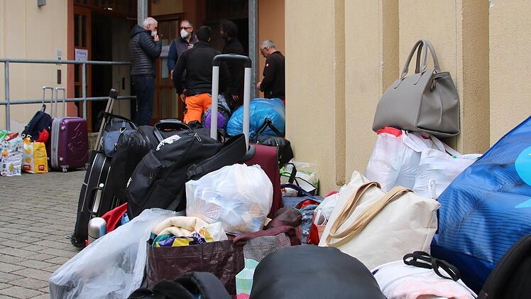 Mit nur wenigen Habseligkeiten kamen die Flüchtlinge aus der Ukraine im Landkreis Bad Kissingen an, wie hier im März in Hammelburg. Foto: Ralf Ruppert.