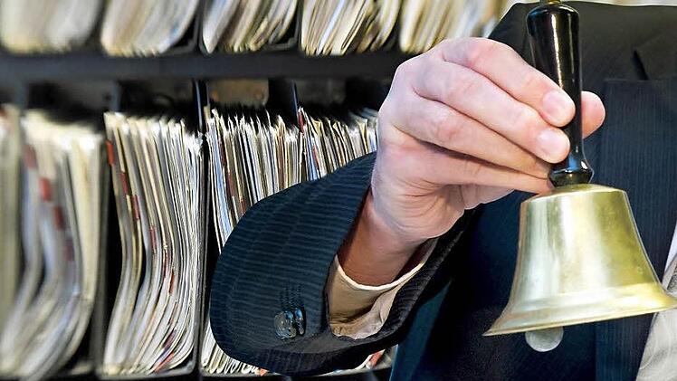 Am Donnerstag trifft sich der neue Kulmbacher Stadtrat zu seiner ersten Sitzung. Aber schon vorher gibt es Differenzen unter den Fraktionen, was die neue Geschäftsordnung angeht.  Fotos: dpa / Fotomontage: Carolin Höfler (BR)