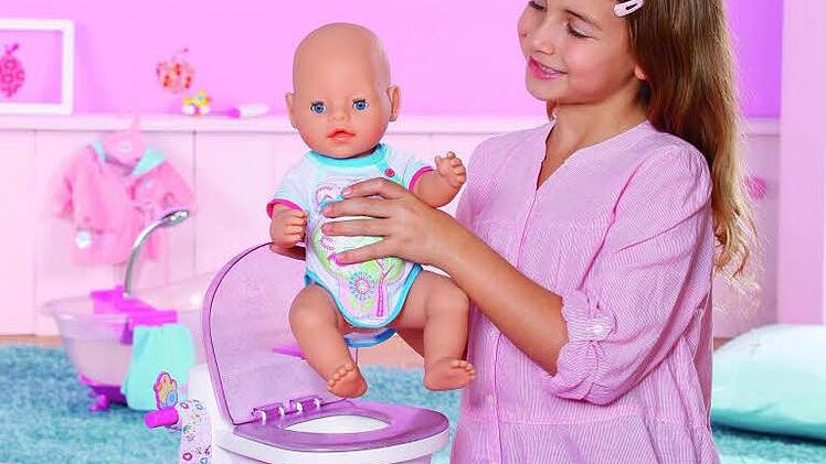 Die "Baby Born"-Puppe bleibt das wichtigste Produkt der Rödentaler Firma Zapf. In Nürnberg wird die interaktive Toilette vorgestellt, die sowohl "Pipi"- als auch "Pups"-Geräusche erzeugen kann. Foto: Zapf