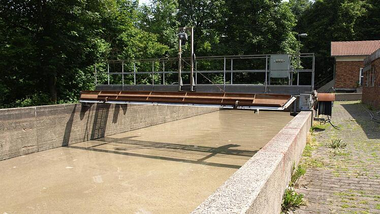 Das separate Becken, in das das mit Diesel verunreinigte Abwasser geleitet wurde.