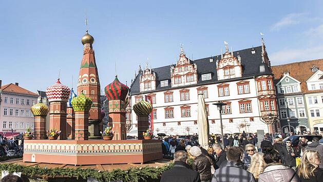 Der Osterbrunnen mit dem Roten Platz von Moskau l&ouml;ste kontroverse Diskussionen aus. Der Citymanager lobt aber vor allem das kreative Engagement der Sch&uuml;ler. Foto: Hagen Lehmann