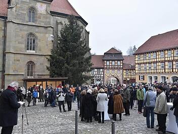 Eine große Zahl von Königsbergern war der Einladung von Bürgermeister Bittenbrünn zum Neujahrsempfang auf dem Marktplatz gefolgt.