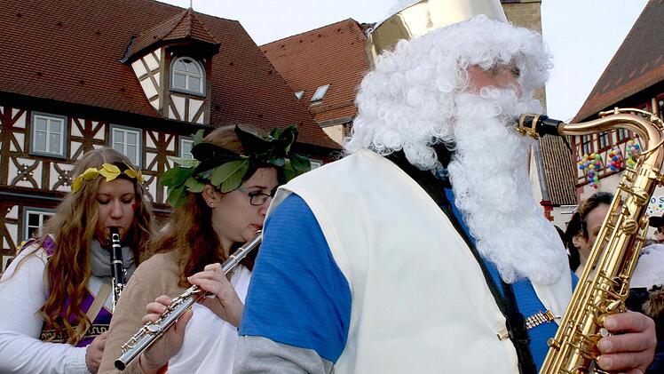 Göttliche Musik kam von der Zeiler Stadtkapelle. Dietmar, Julia und Kathrin spielten wie die Götter. Fotos: Ralf Naumann