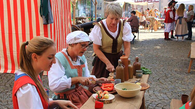 Die Zutaten für die Suppe mussten erst geschnitten werden. Dieter Britz