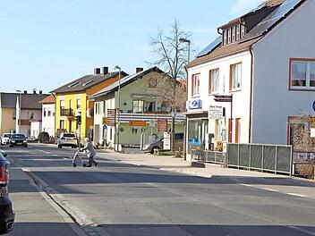 Die unscheinbare Viehbach-Brücke mitten im Ort muss ebenfalls dringend erneuert werden. Foto: Hans Kurz
