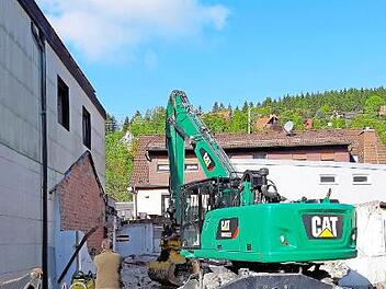 Die letzten Mauern der alten Werkstatt am Gerberhaus fallen dem Bagger zum Opfer. Foto: Susanne Deuerling