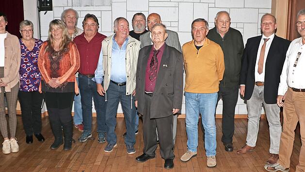 Bei der Jubil&auml;umsfeier wurden langj&auml;hrige Mitglieder geehrt (von links): Manuela Wich, Kassierin Annegret Iuliano, Susanne Hanft, Rainer Lohr, Arno Holland, Dietmar Konradi, Reinhold Jakob, Edelbert Hirschb&ouml;ck, Hans Fili, Harry Horneber, Josef Lin...