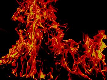 Flammen auf Bildschirm l&ouml;sen Feuerwehreinsatz aus - Beobachter besorgt