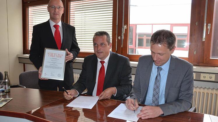 Jetzt ist die Stiftung aus der Taufe gehoben (von links): Stephan Franke, Marcus Seiler und Marco Steiner. Foto: Rainer Lutz