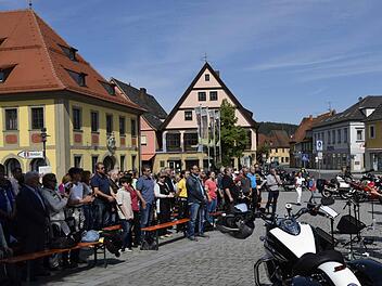 Die Christlichen Motorradfreunde Frankens hatten sich zum Gottesdienst auf dem Lichtenfelser Marktplatz versammelt.Andreas Welz