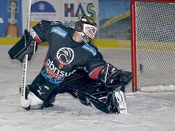 Trotz guter Leistung war auch "Hexer" Martin Hildenbrand chancenlos bei der deutlichen 1:8-Niederlage der Haßfurt Hawks in Geretsried. Der Bayernligist agierte läuferisch stark und hatte in der Mannschaft keine einzige Schwachstelle. Ralf Naumann