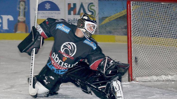 Trotz guter Leistung war auch "Hexer" Martin Hildenbrand chancenlos bei der deutlichen 1:8-Niederlage der Haßfurt Hawks in Geretsried. Der Bayernligist agierte läuferisch stark und hatte in der Mannschaft keine einzige Schwachstelle. Ralf Naumann