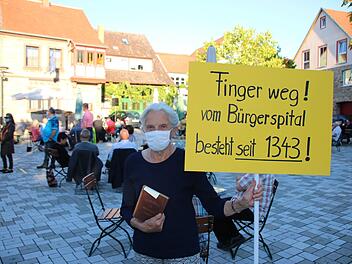 Dieses Bild entstand bei einer Kundgebung für das Bürgerspital im September 2020 auf dem Viehmarkt. Damals bestand noch Hoffnung, dass der Heimbetrieb im Bürgerspital weitergeht. Seit Montag steht fest, dass am Jahresende Schluss ist mit der stationären Pflege, das Gebäude soll jedoch weiter für die Altenhilfe genutzt werden.