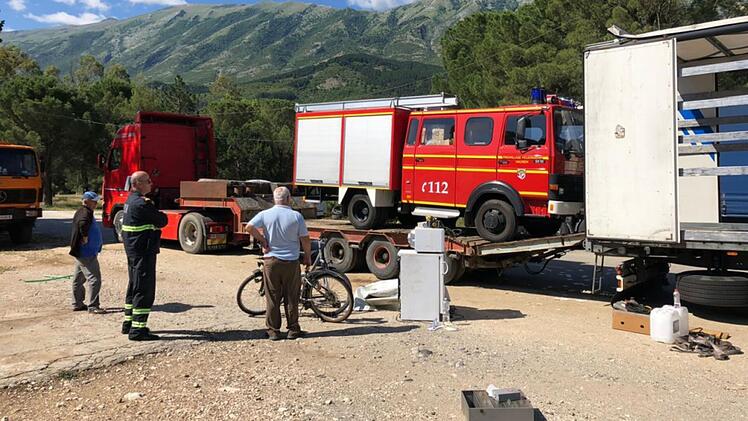Hausen: Feuerwehrmann findet altes Löschfahrzeug in Albanien wieder - "gerade auf Motorradtour"