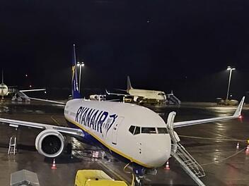 Ryanair: Flieger zeigt Feuer an - Mallorca-Urlauber springen aus Panik