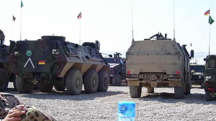 Bilder aus dem Lager in Masar e Sharif: Fuhrpark im Camp