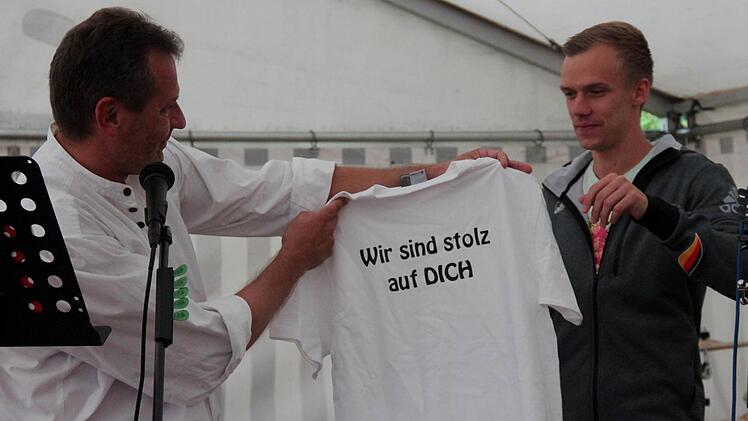 Bernd Schwarz Martin Grau die Biengartener sind stolz auf ihren Martin. Foto: Johanna Blum