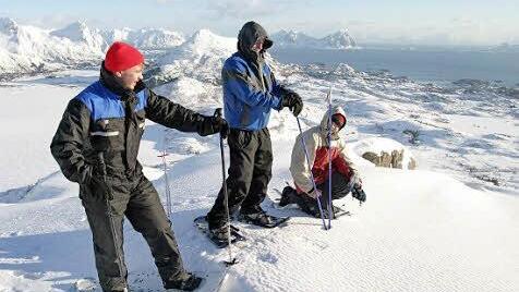 Hier macht der Winter seinem Namen noch Ehre: Schneegarantie ist bei einem Urlaub nördlich des Polarkreises selbstverständlich. Foto: djd/Fjordtra Reisebüro/Jann Engstad