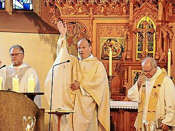 Beim Jubiläumsgottesdienst: von links Pfarrer und Dekan Lars Rebhan, Pfarrer Michael Schüpferling und Domkapitular Martin Emge.