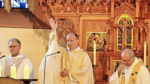 Beim Jubiläumsgottesdienst: von links Pfarrer und Dekan Lars Rebhan, Pfarrer Michael Schüpferling und Domkapitular Martin Emge.
