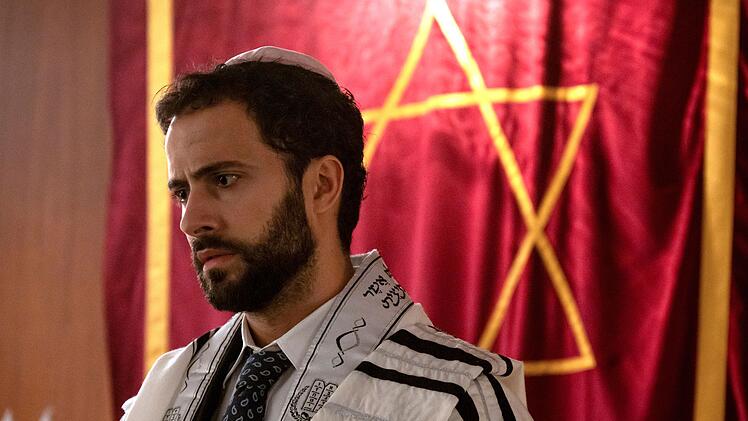 Der junge Rabbiner Samuel (Garry Fischmann) wurde von dem ermordeten Oberstaatsanwalt gef&ouml;rdert. Als Jugendlicher war Samuel in falschen Kreisen gelandet und Frank Leuw konnte ihn dank einer Jugendstrafe daraus retten.