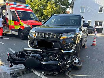 Kreis Forchheim: Autofahrer &uuml;bersieht Biker - 56-J&auml;hriger bei Unfall verletzt