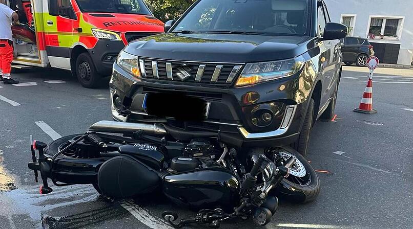Kreis Forchheim: Autofahrer &uuml;bersieht Biker - 56-J&auml;hriger bei Unfall verletzt