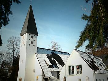 Ob es an Weihnachten heuer auch schneit? Gottesdienste werden zu Heiligabend auf jeden Fall gefeiert. Im Bild: Die evangelische Kirche Bad Brückenau. Foto: Archiv/Dieter Weber