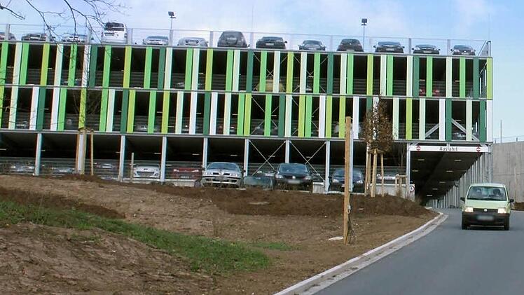 Das Parkhaus zum neuen Klinikum wurde im vergangenen Herbst fertig und wird rege genutzt. Der Kredit zu seiner Finanzierung wird nicht benötigt. Foto: Ramona Popp