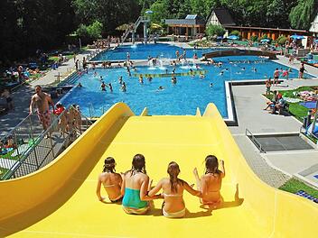 So sah es im Herzogenauracher Freibad vor den Corona-Beschr&auml;nkungen aus. Foto: Archiv/Herzo B&auml;der