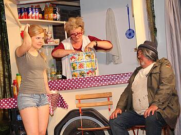 Am Imbiss von Betti (Reinhilde Jäger) kommen Menschen aus allen Alters - und gesellschaftlichen Klassen zusammen. privat