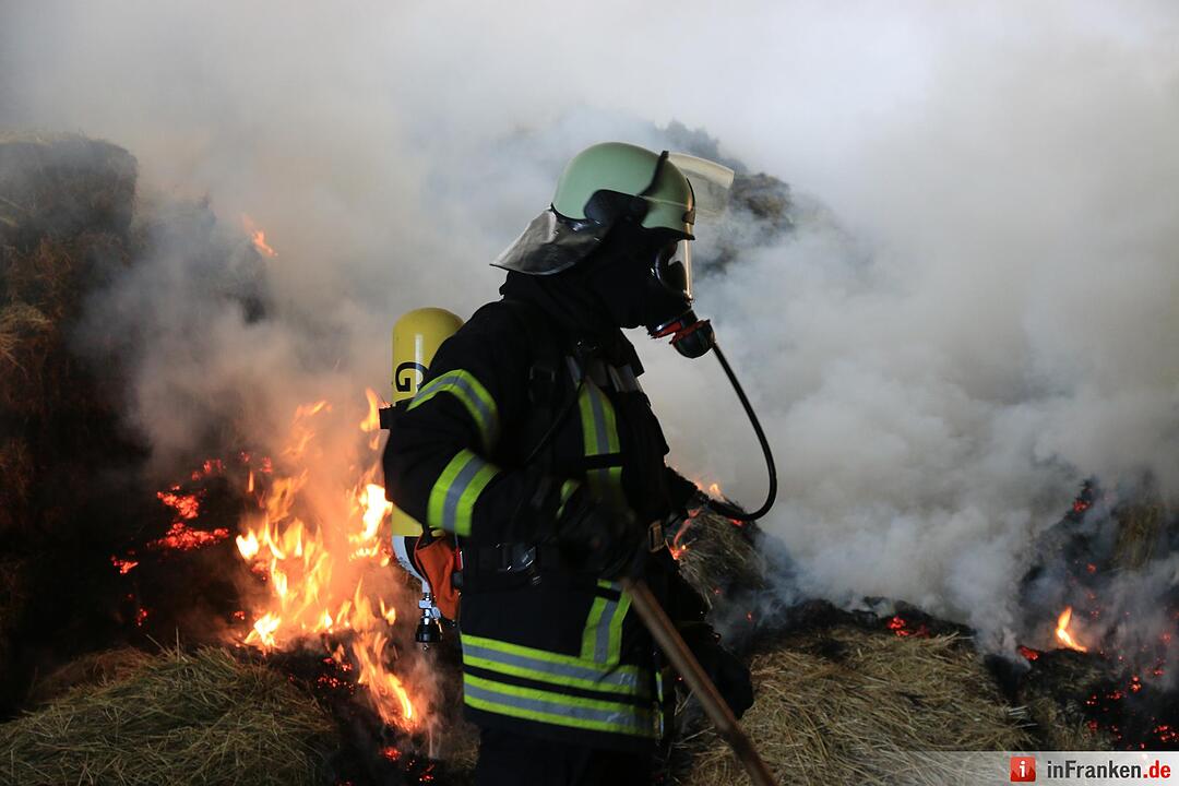 Feuer zerstört Scheune in Hohn am Berg