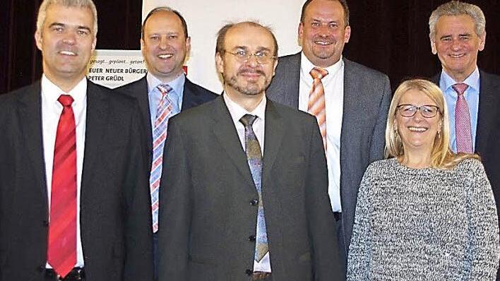 Die Kronacher Kreis-SPD wählte ihren Vorstand: (von links) die stellvertretenden Kreisvorsitzenden Timo Ehrhardt und Ralf Völkl, Kreisvorsitzender Ralf Pohl, Bürgermeister-Kandidat Peter Grüdl, stellvertretende Kreisvorsitzende Gaby Schülein und Bezirksrat Oswald Marr.  Foto: Heike Schülein