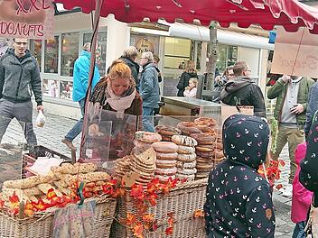 Beim Frühlings-Shopping kann man allerlei Leckereien einkaufen.
