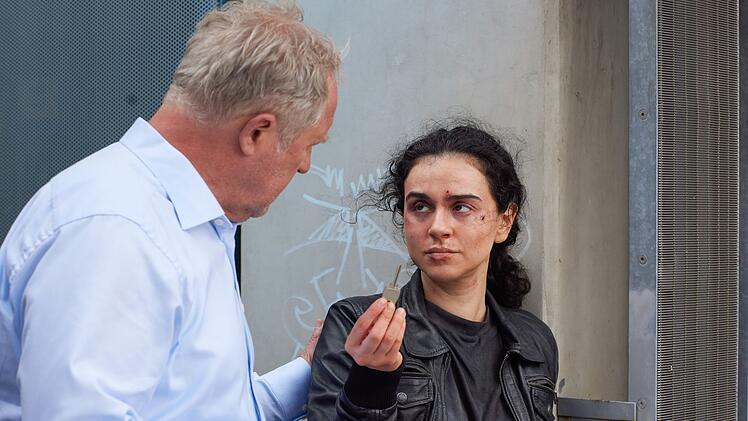 Moritz Eisner (Harald Krassnitzer) kennt die junge Azra (Mariam Hage) von fr&uuml;her, sie kommt aus schwierigen Verh&auml;ltnissen, aus denen sie sich herausgek&auml;mpft hat. Das imponiert Eisner, der f&uuml;r die junge Frau wohl auch v&auml;terliche Gef&uuml;hle hat. Doch kann Azra wirklich alles schaffen, was sie sich vornimmt?