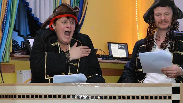 Ihre Kaperfahrt war ein Knaller: Petra und Roland Bötsch.